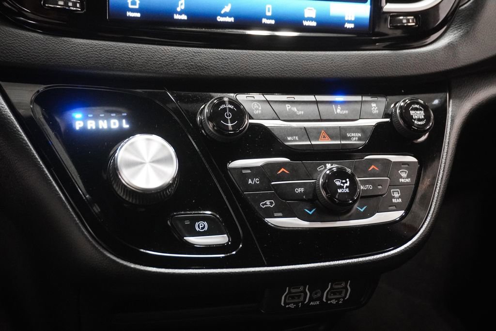 Used 2025 Chrysler Pacifica Select image 21