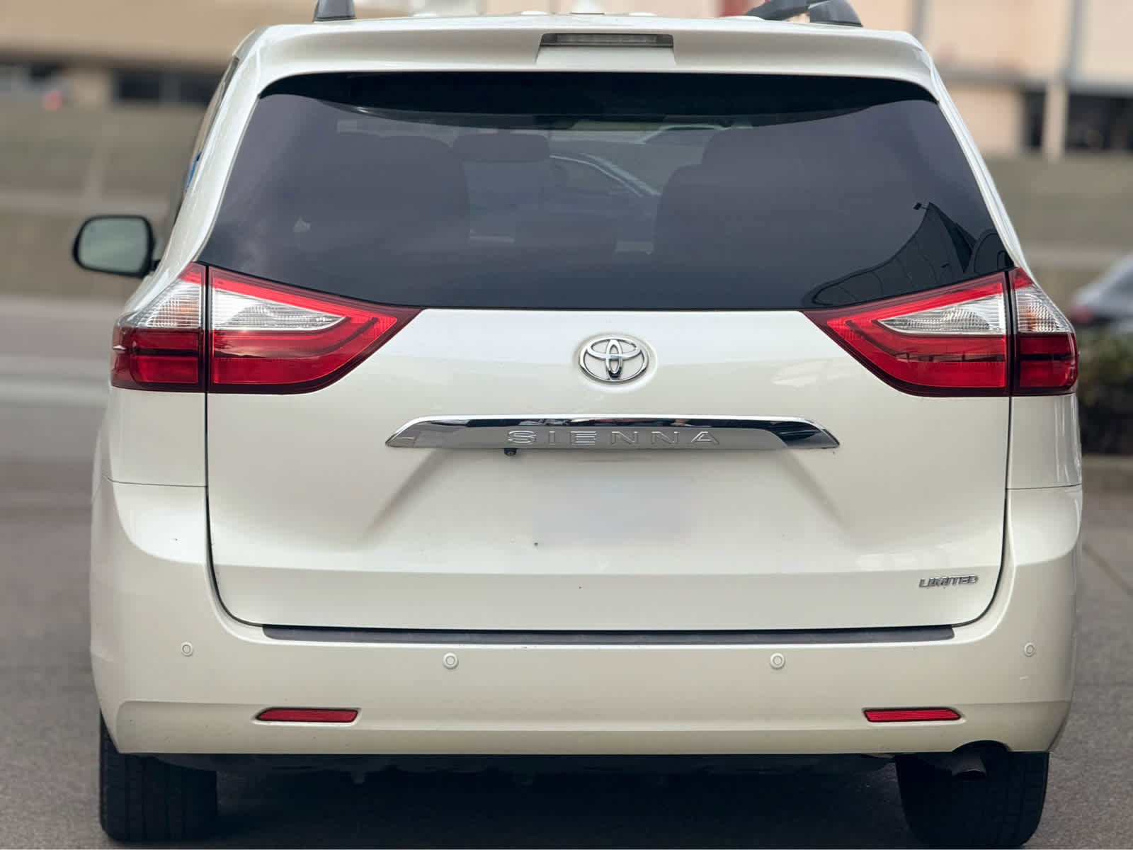 Used 2016 Toyota Sienna Limited image 3