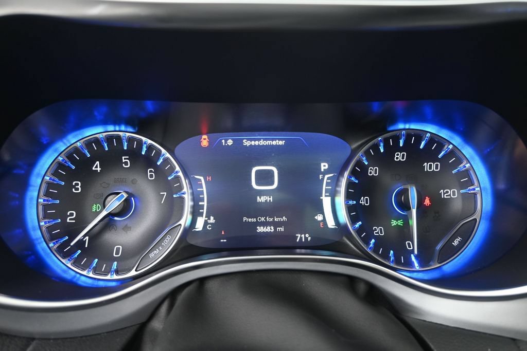 Used 2025 Chrysler Pacifica Limited FWD image 33