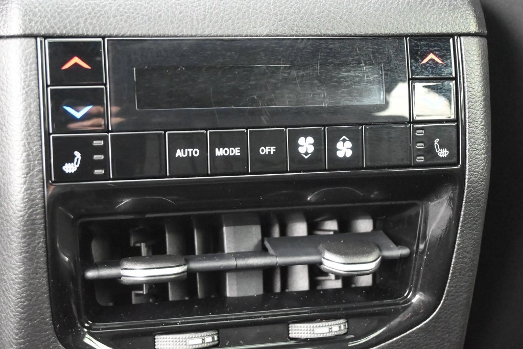Used 2022 Jeep Grand Cherokee Overland w/ Luxury Tech Group IV RWD image 23