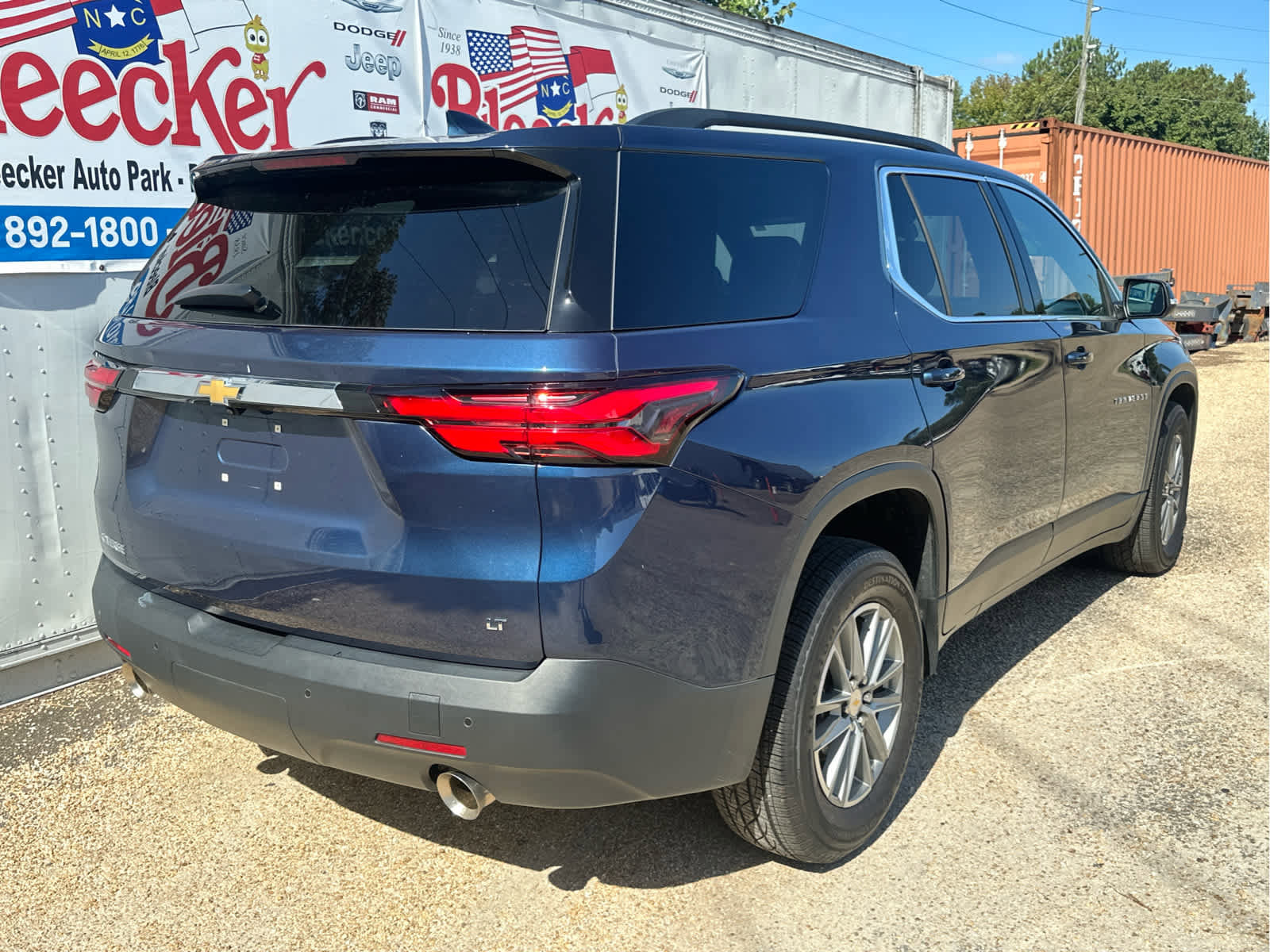 Used 2022 Chevrolet Traverse LT image 3