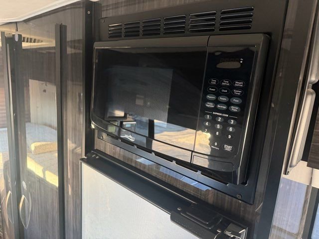 Used 2018 Mercedes-Benz Sprinter 3500 image 13