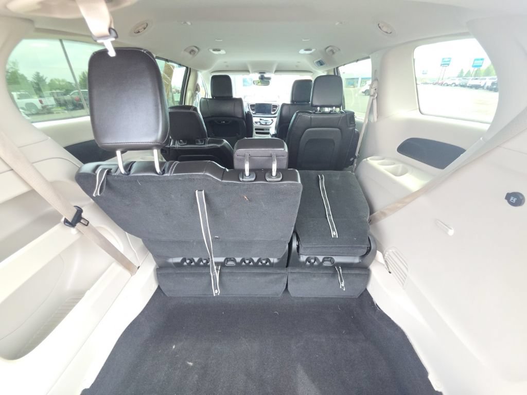 Used 2024 Chrysler Pacifica Touring-L FWD image 29