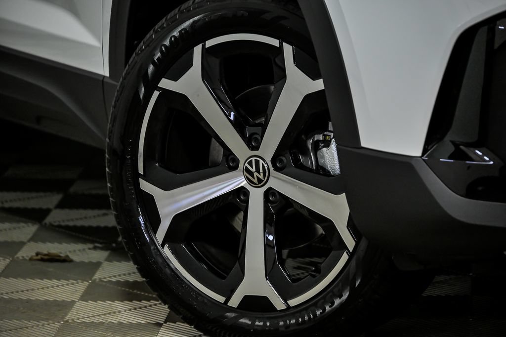 New 2026 Volkswagen Taos SEL AWD/4WD image 3