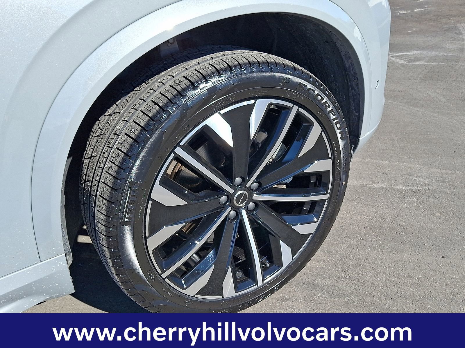 Certified 2025 Volvo XC90 B5 Plus image 9