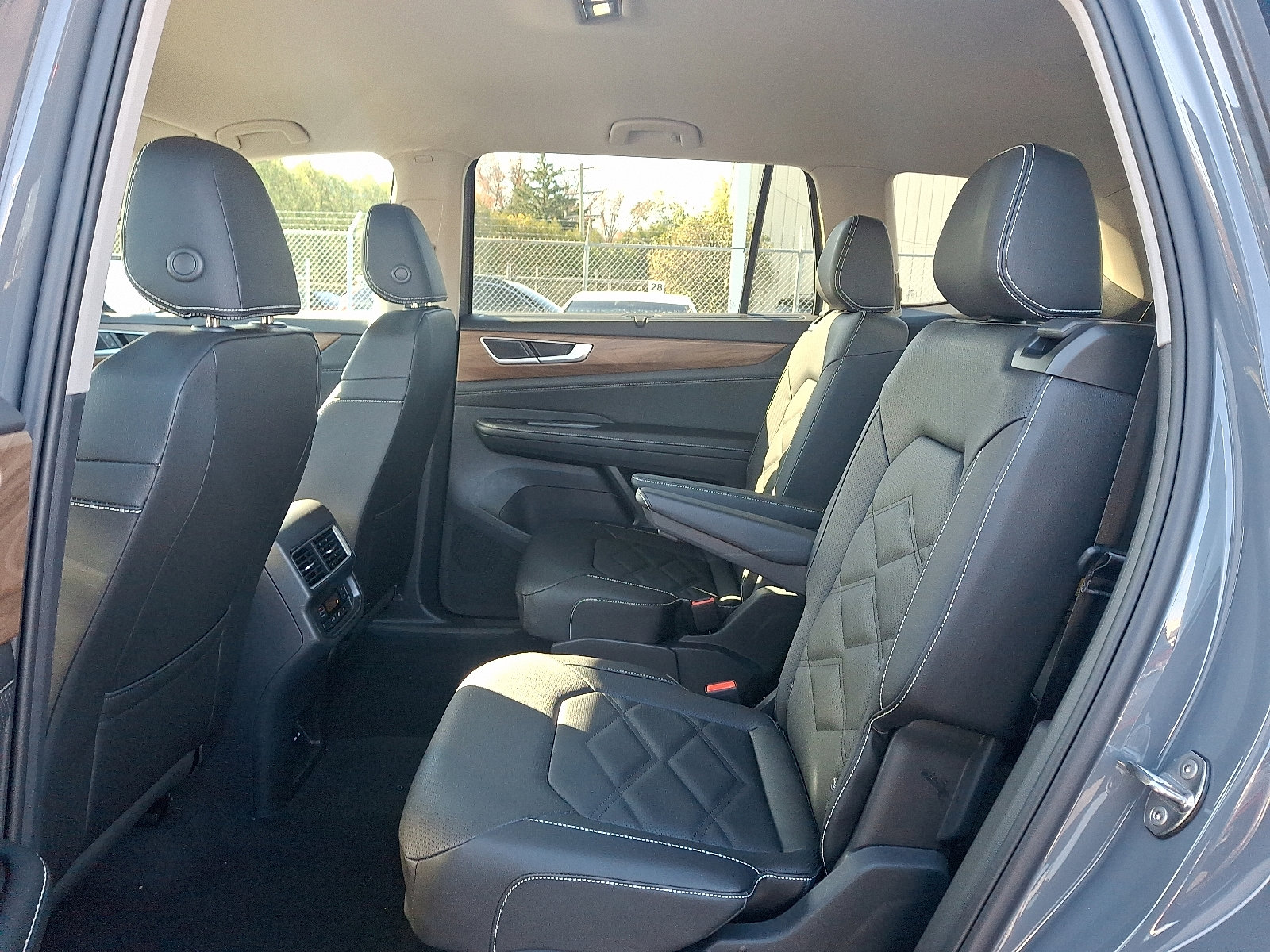 New 2026 Volkswagen Atlas SE image 6