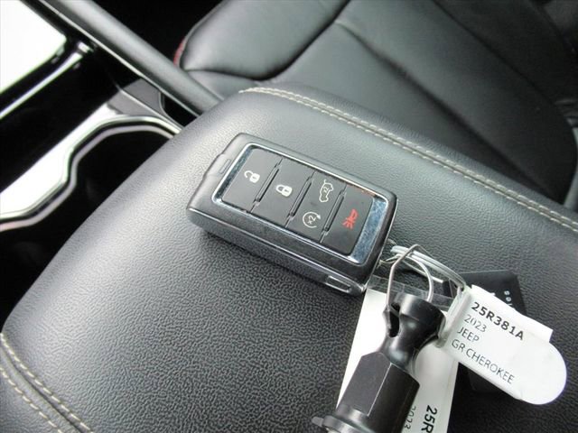 Certified 2023 Jeep Grand Cherokee Altitude image 30