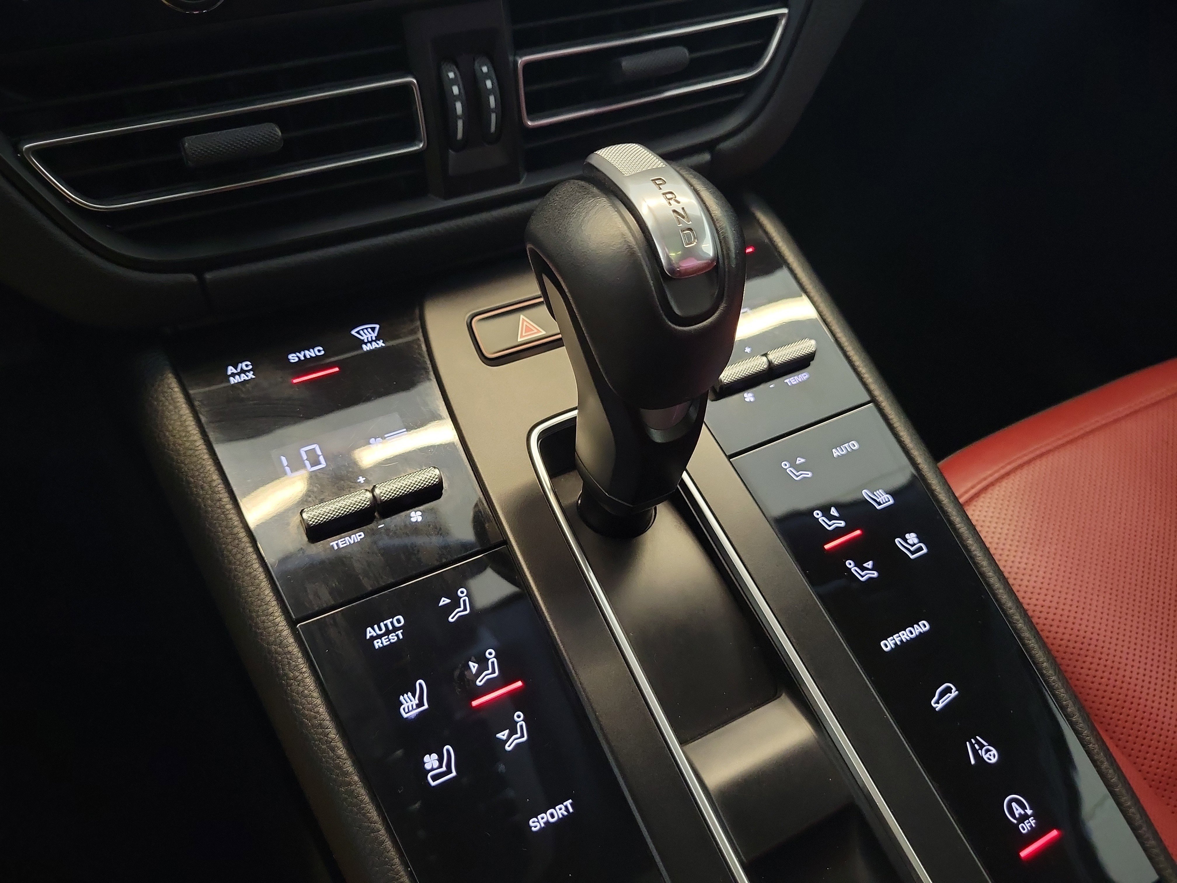 Used 2023 Porsche Macan AWD/4WD image 30