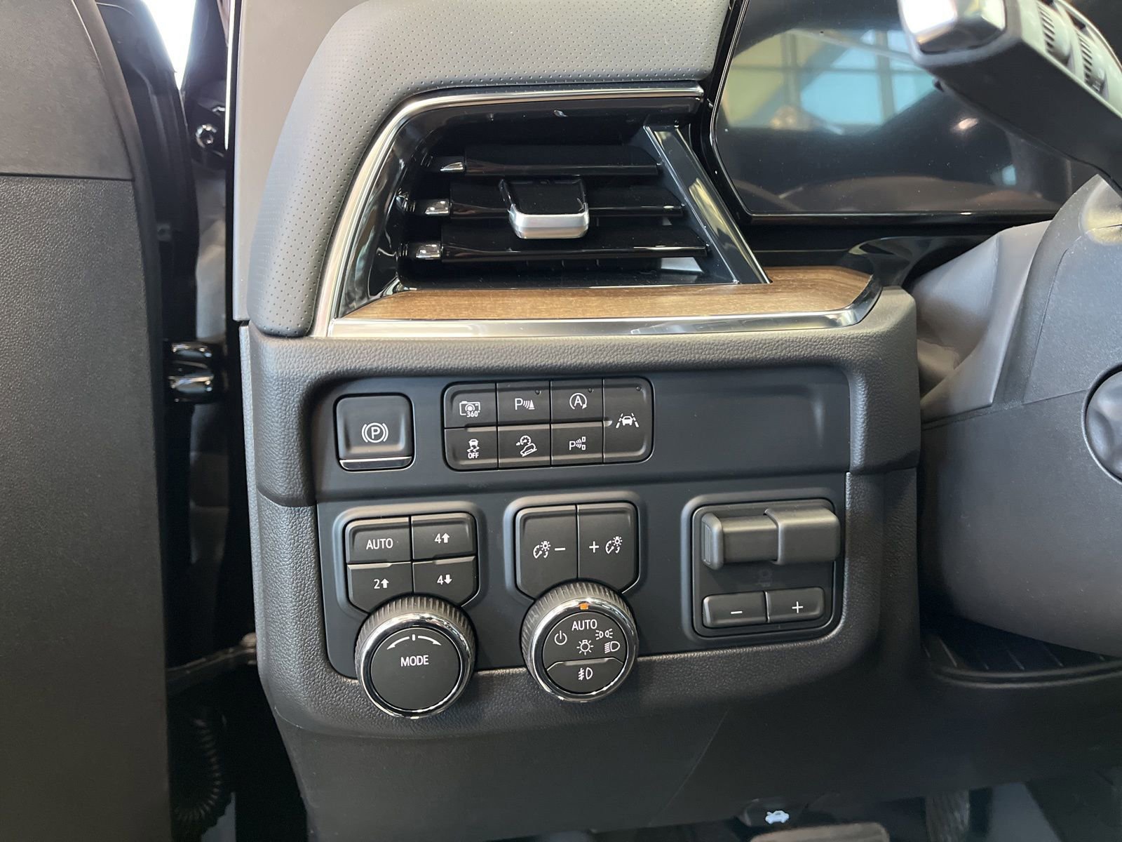 New 2026 Chevrolet Tahoe High Country w/ Sun And Tow Package image 25