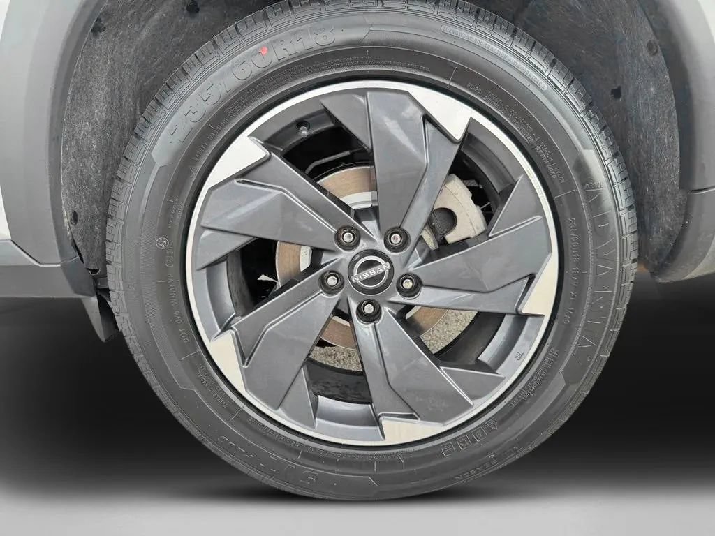 Used 2024 Nissan Rogue SV FWD image 30