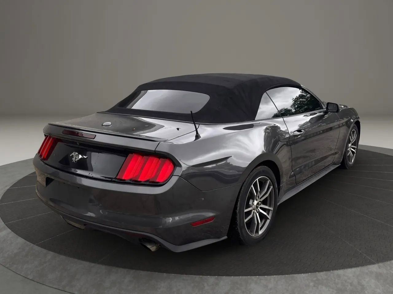 Used 2017 Ford Mustang Premium RWD image 5