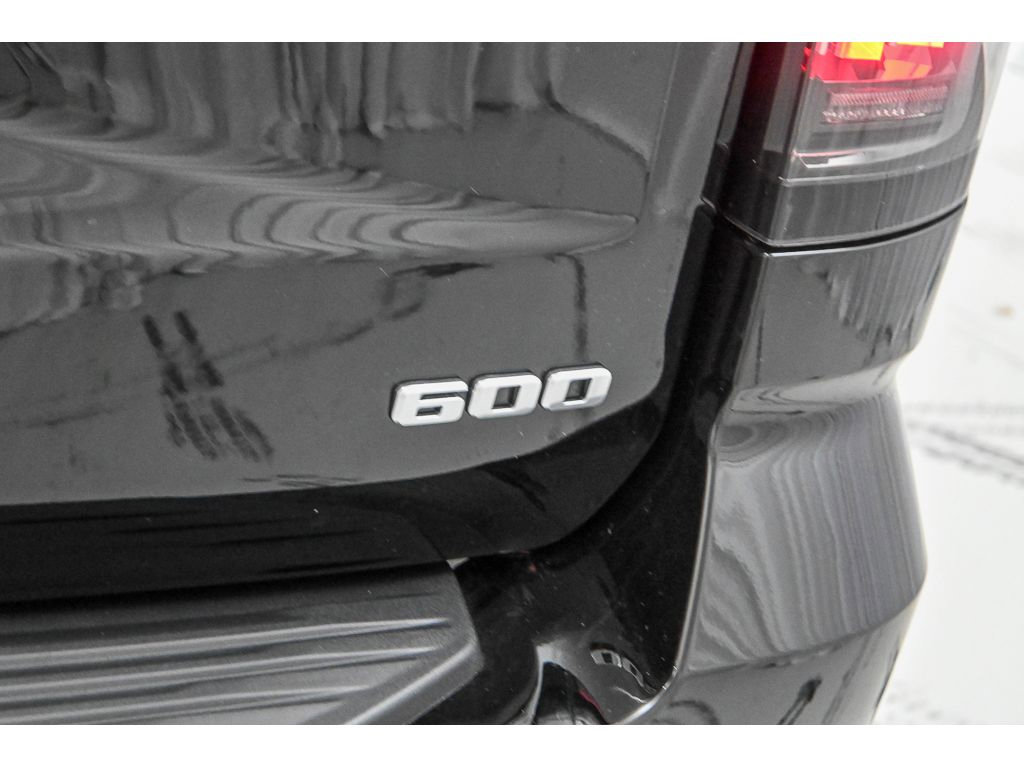 New 2026 Cadillac Escalade ESV Platinum Sport w/ LPO, ONYX Package AWD/4WD image 45