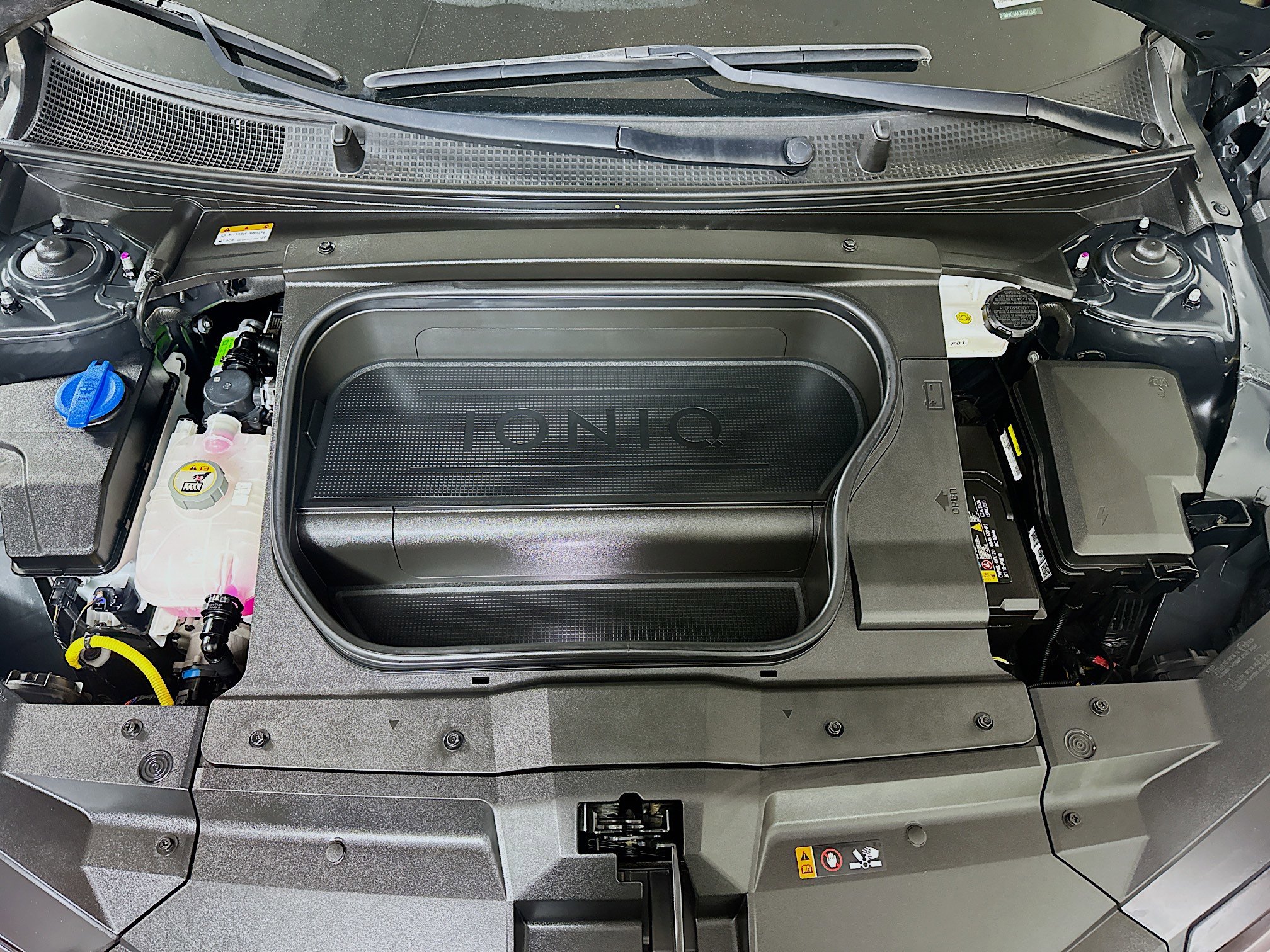 Used 2024 Hyundai Ioniq 6 SE RWD image 33