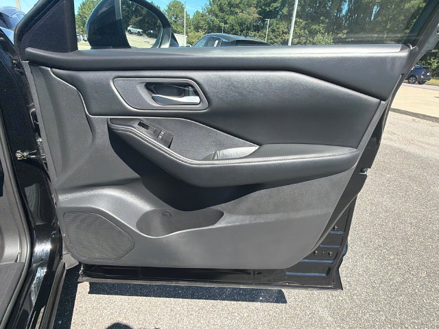 Used 2026 Nissan Rogue SV FWD image 14