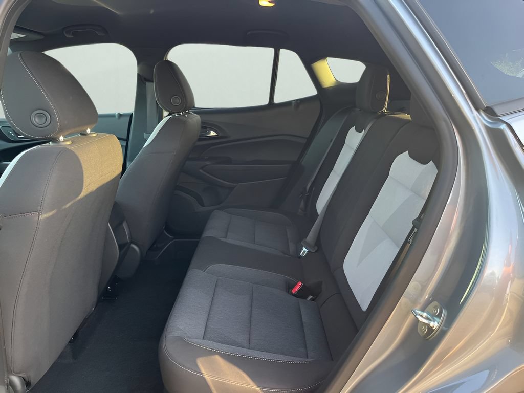 Used 2024 Chevrolet Trax RS FWD image 12