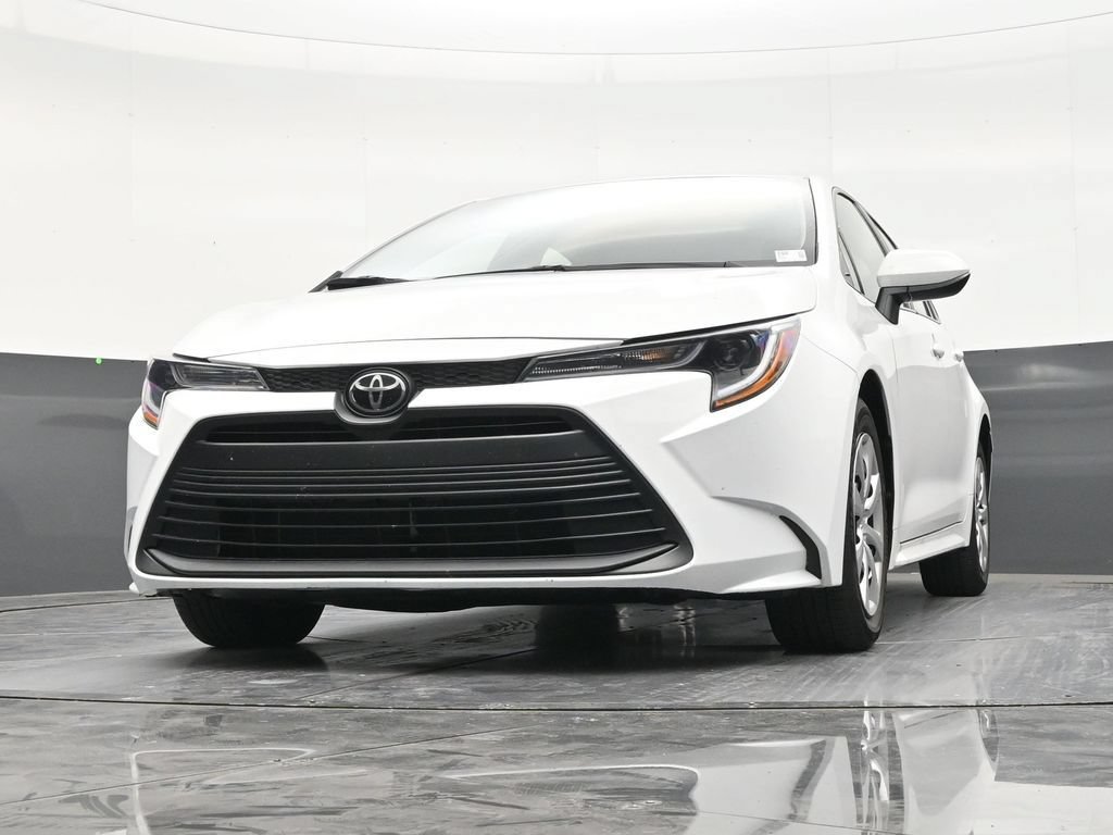 Used 2025 Toyota Corolla LE FWD image 27