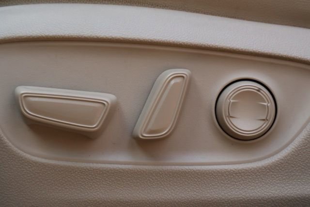 Used 2020 Toyota Highlander Limited image 28