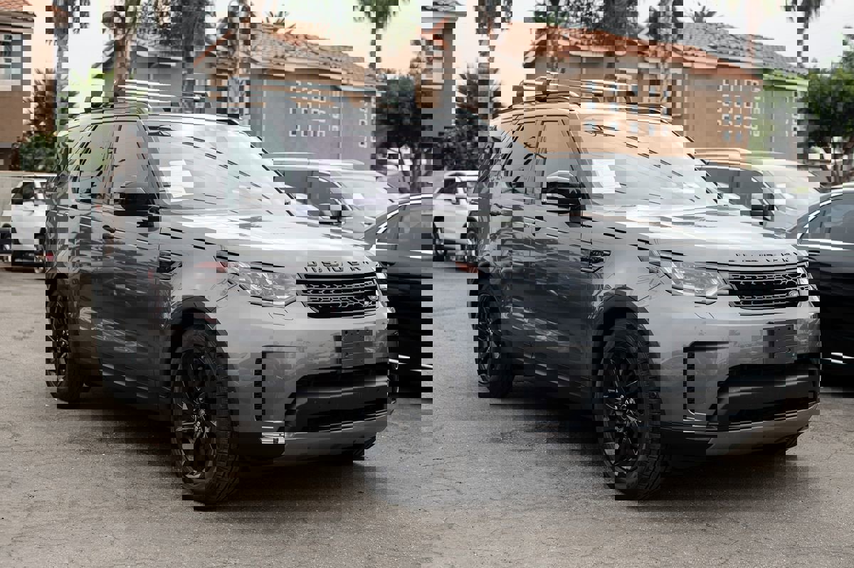 Used 2019 Land Rover Discovery HSE image 1