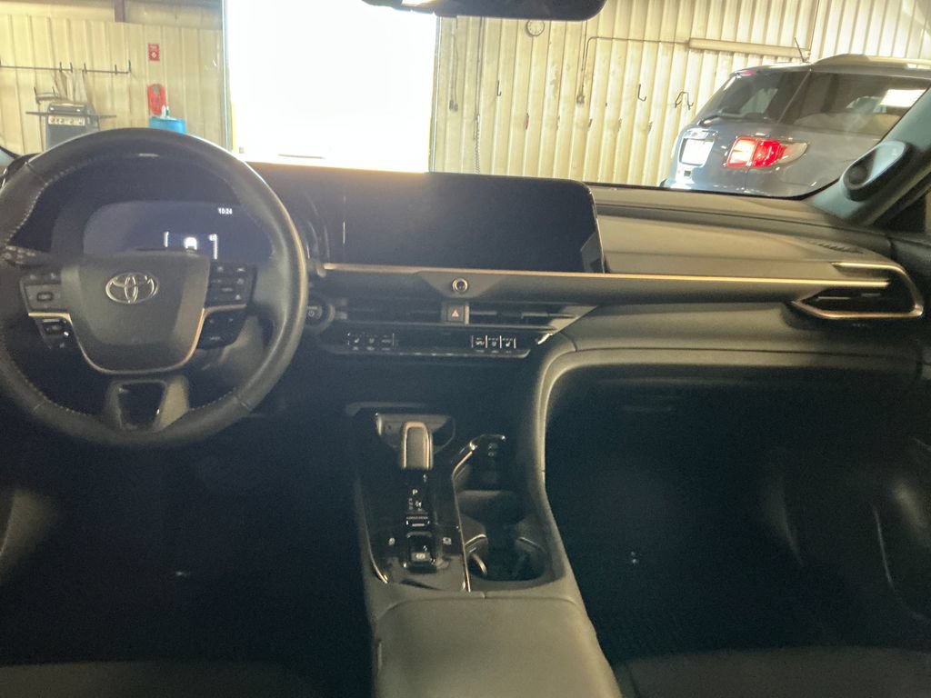 Certified 2025 Toyota Crown Platinum AWD/4WD image 17