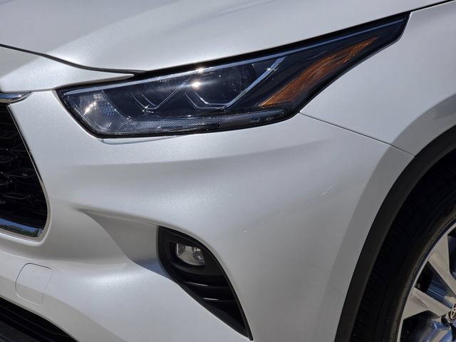 Certified 2026 Toyota Highlander Limited AWD/4WD image 6