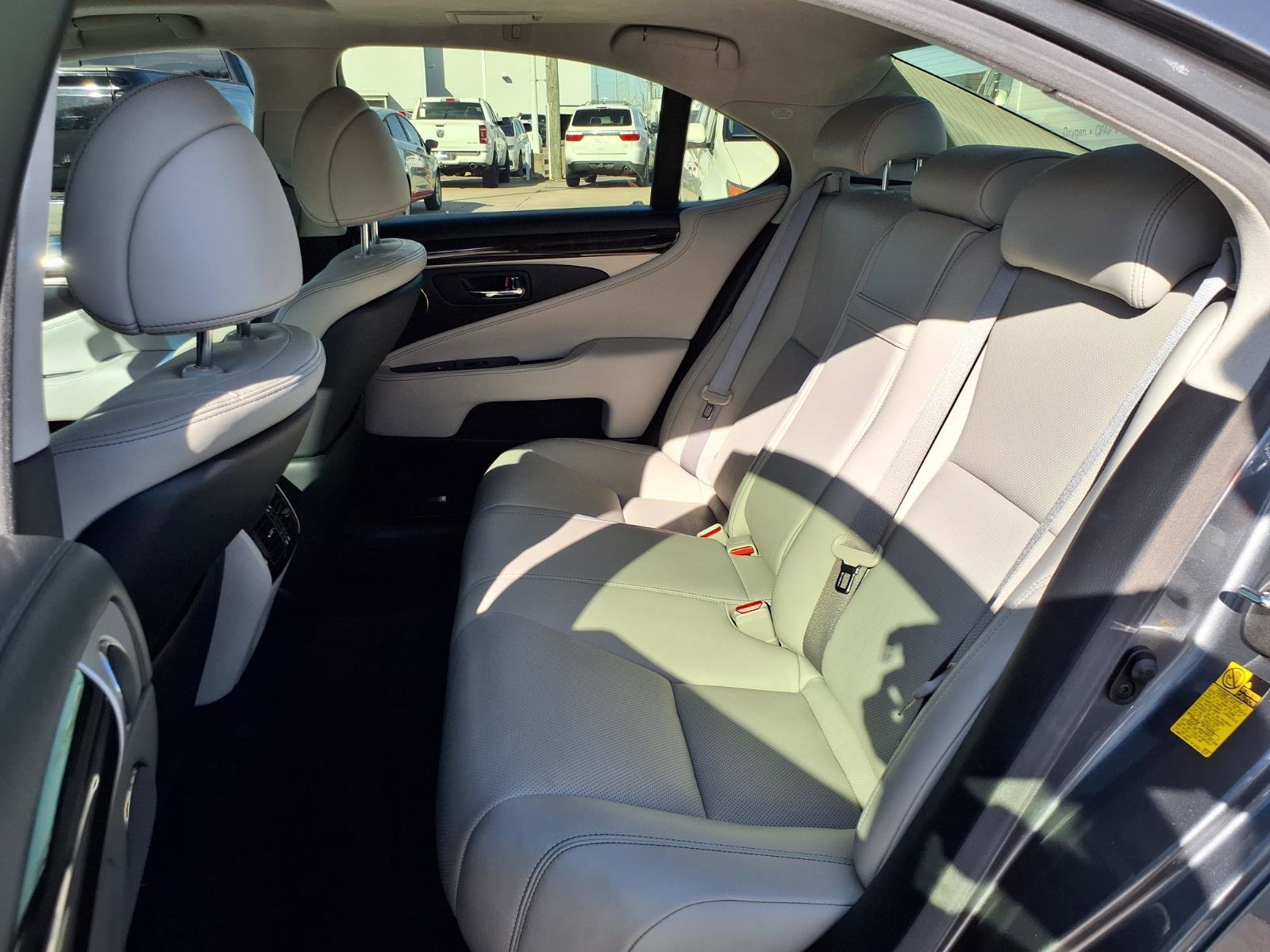 Used 2015 Lexus LS 460 w/ Comfort Package image 19