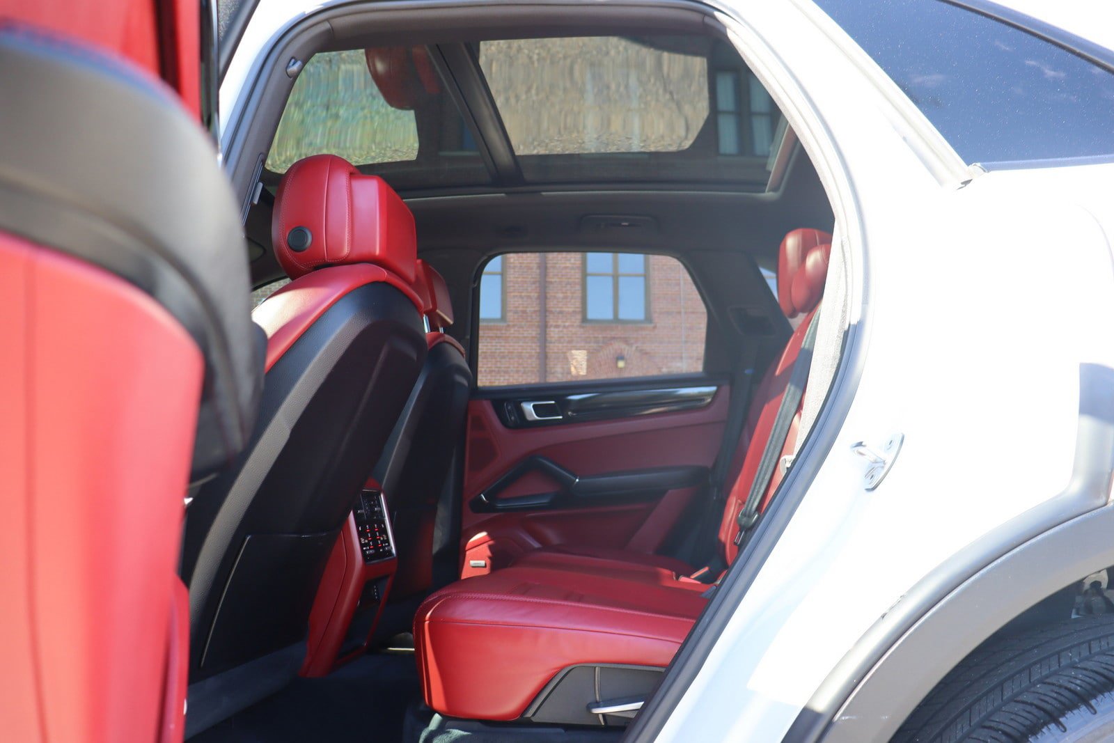 Used 2019 Porsche Cayenne S w/ Premium Plus Package AWD/4WD image 15