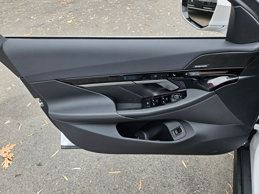 New 2026 BMW 530i xDrive w/ Convenience Package image 7