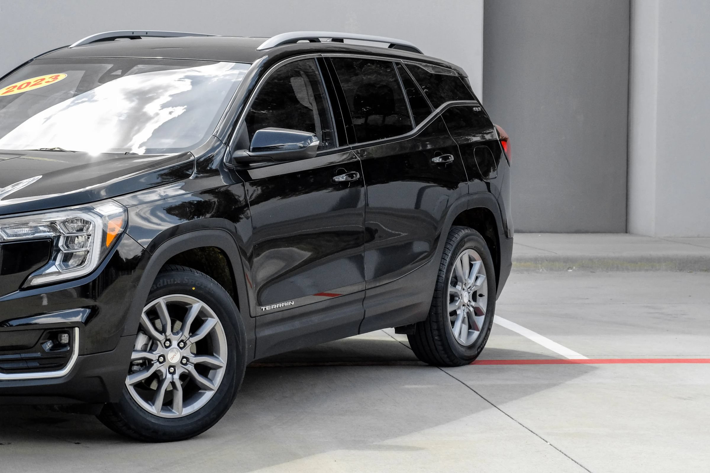 Used 2023 GMC Terrain SLT AWD/4WD image 15