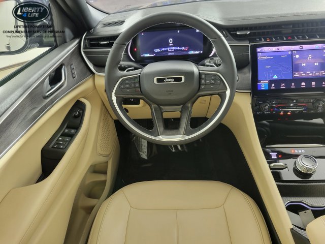 Used 2024 Jeep Grand Cherokee Limited AWD/4WD image 25