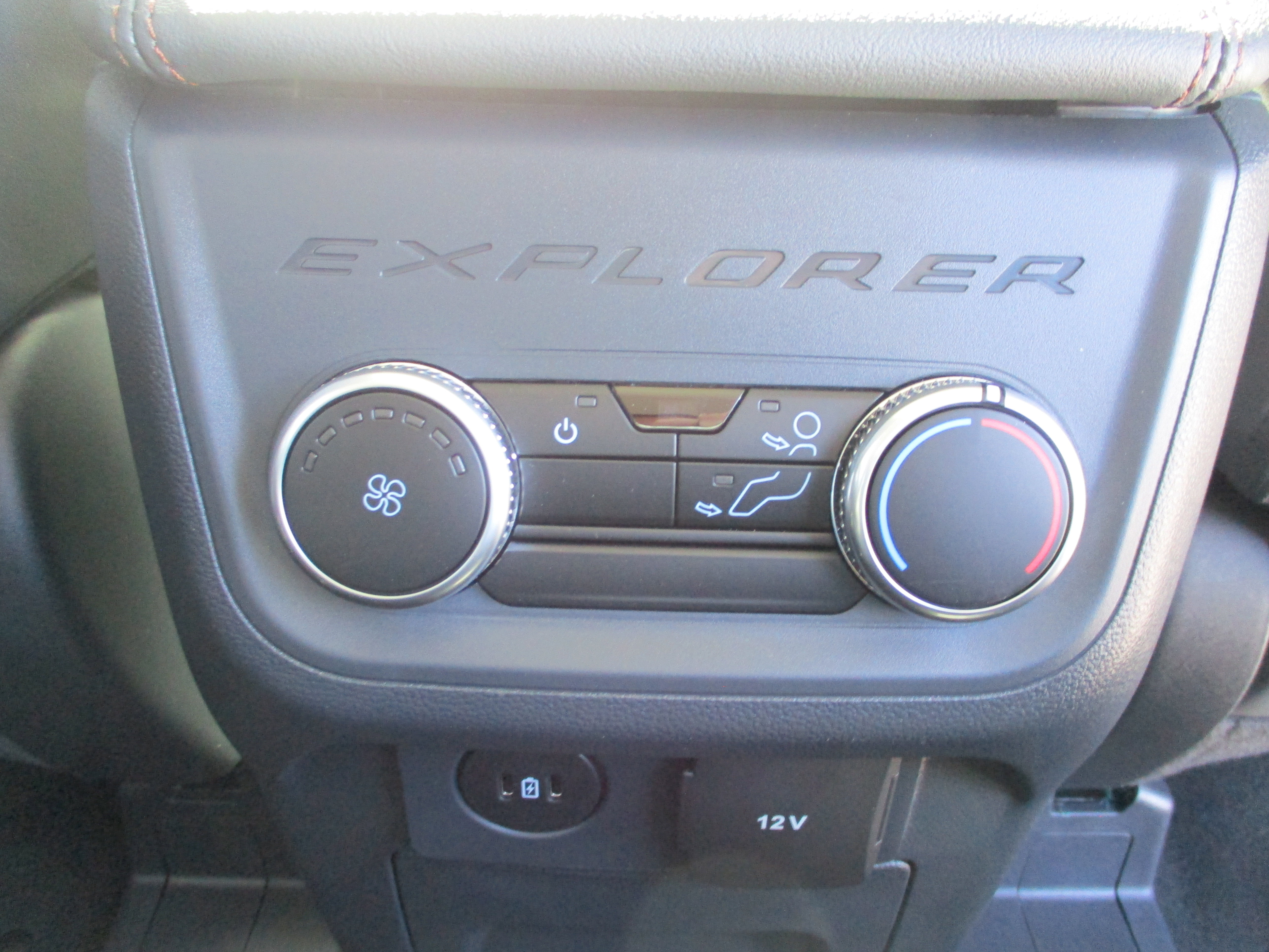 New 2025 Ford Explorer Active w/ Active Comfort Package image 22