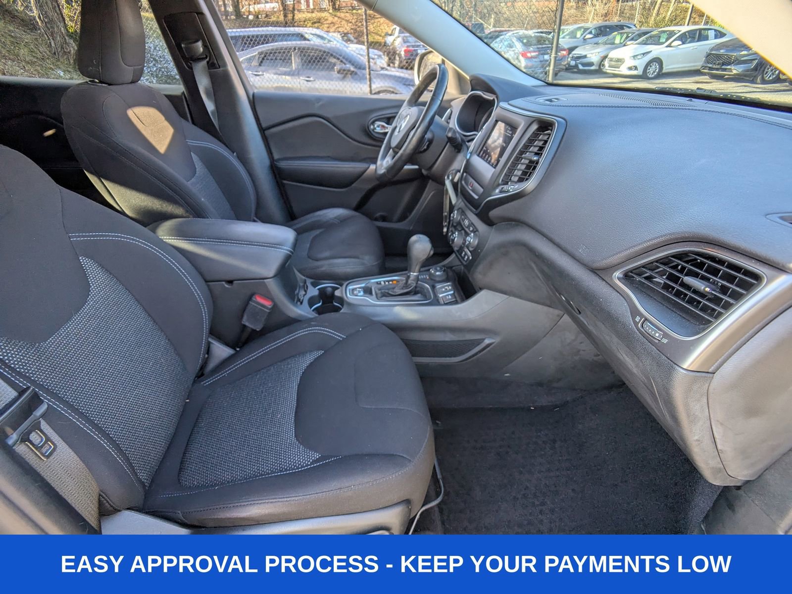 Used 2019 Jeep Cherokee Latitude w/ Cold Weather Group image 15