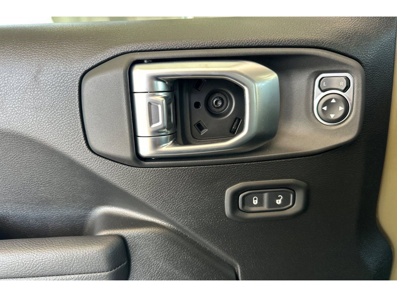 New 2026 Jeep Gladiator Sport AWD/4WD image 12
