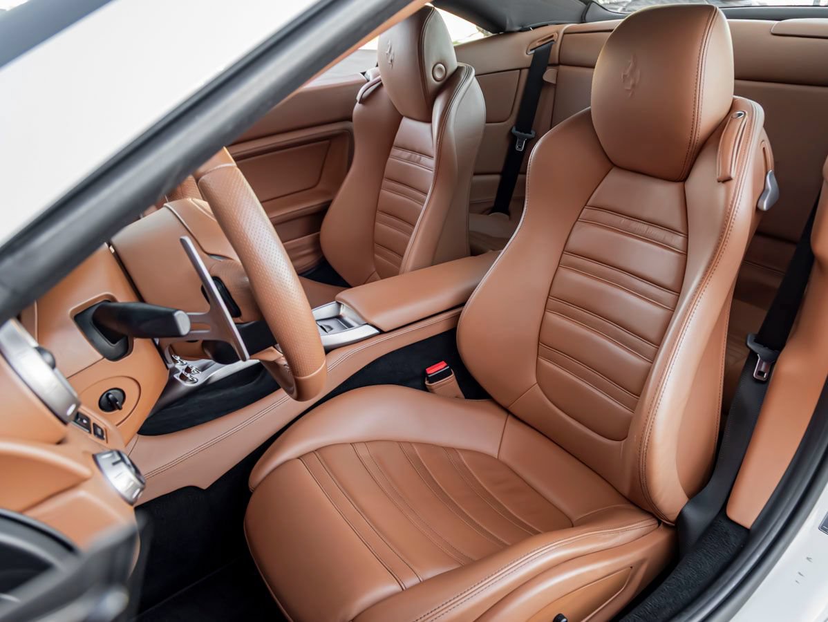 Used 2010 Ferrari California RWD image 17