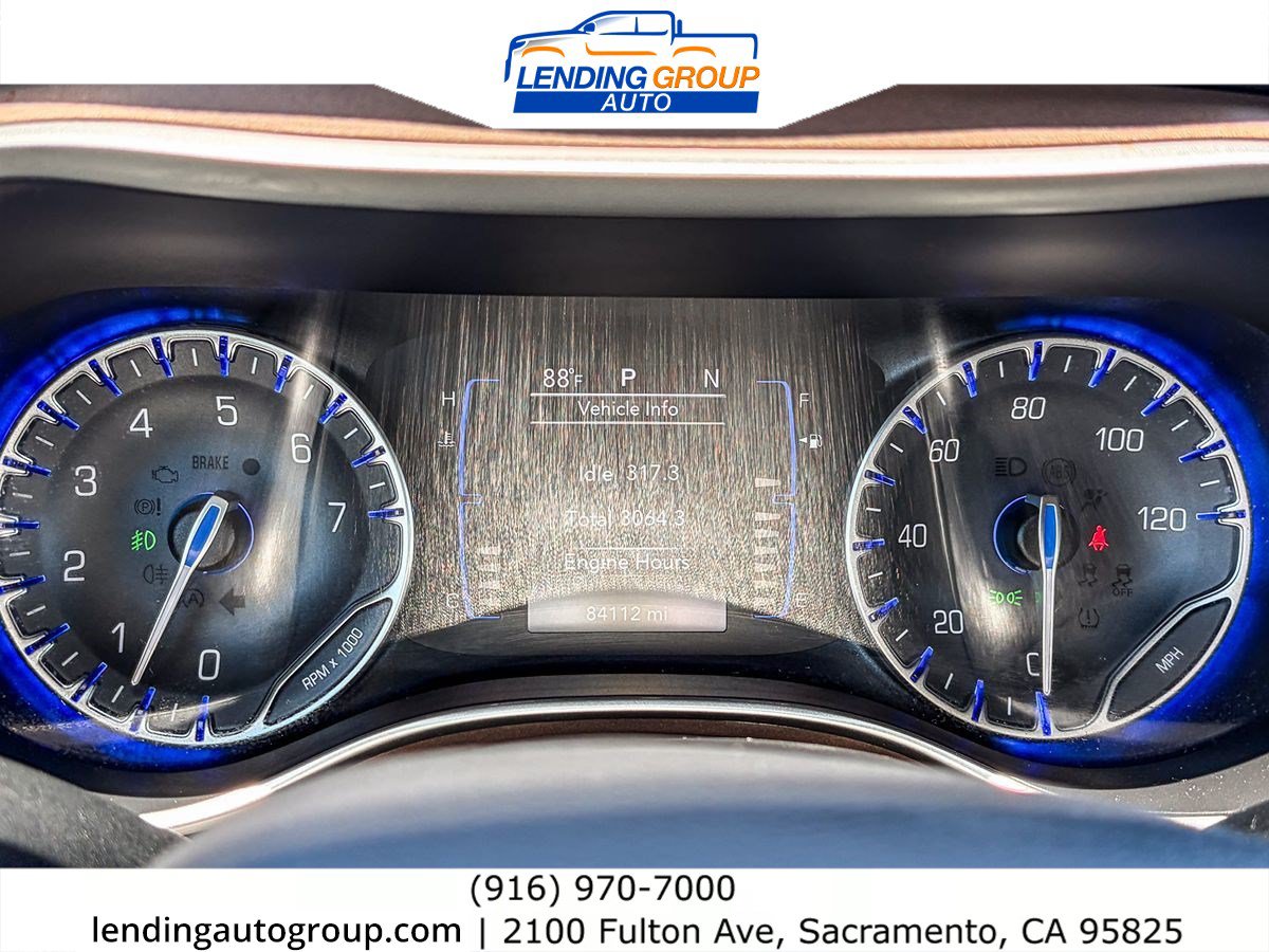 Used 2018 Chrysler Pacifica Touring-L FWD image 22