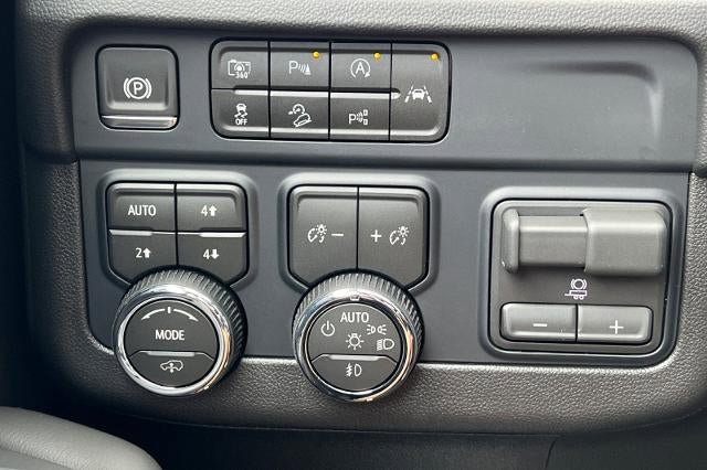 New 2026 Chevrolet Suburban RST w/ Advanced Technology Package AWD/4WD image 32