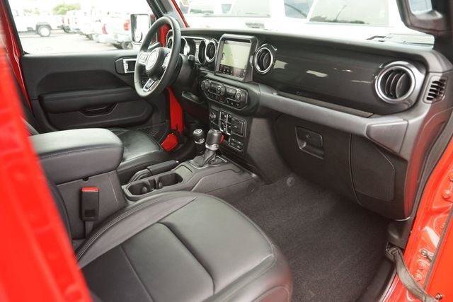 Used 2023 Jeep Wrangler Unlimited Sahara AWD/4WD image 17