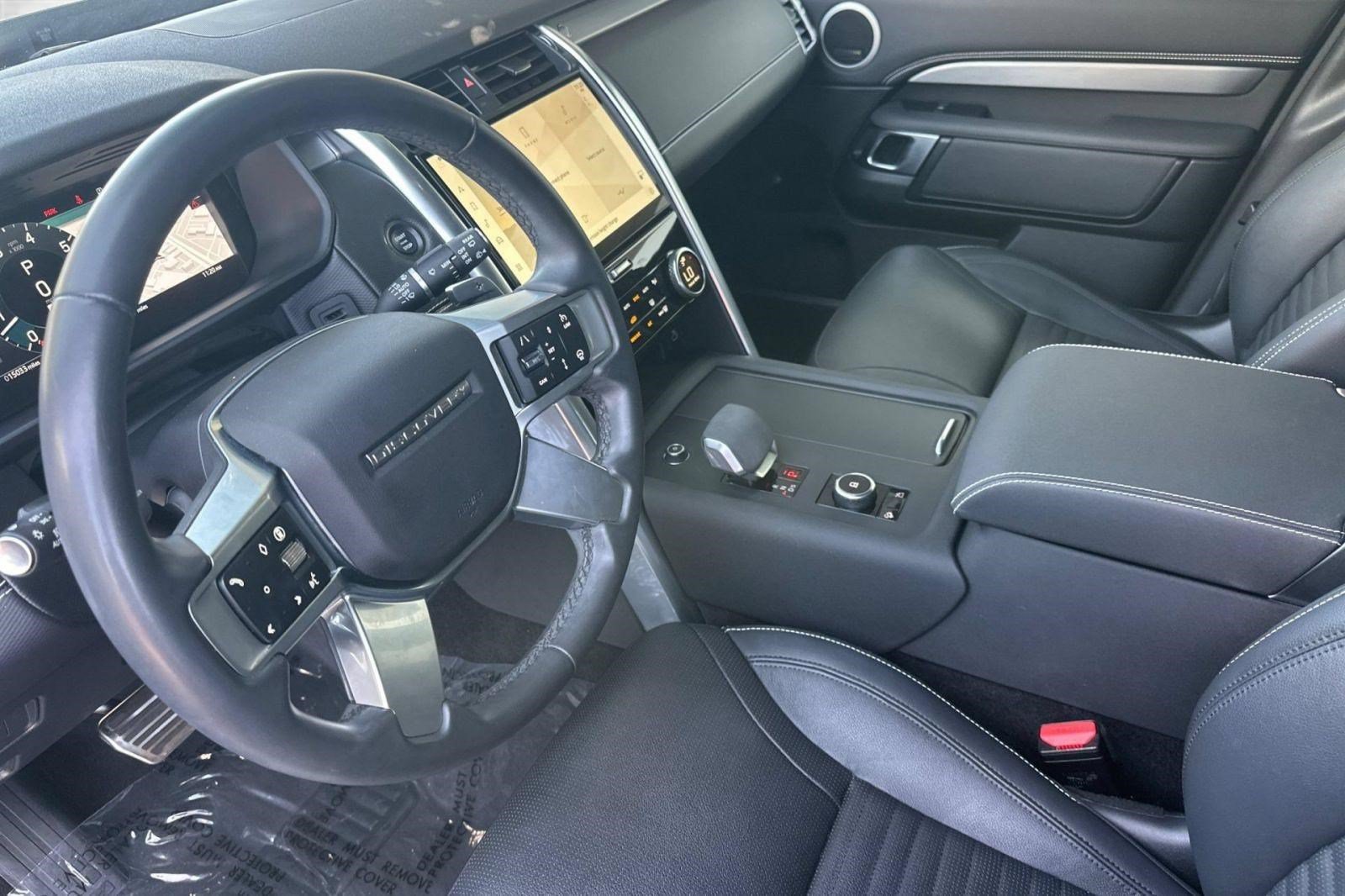 Used 2024 Land Rover Discovery Dynamic SE AWD/4WD image 4