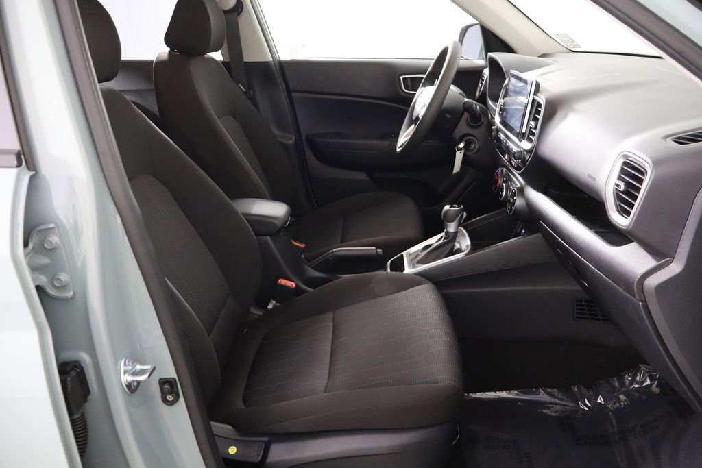 Used 2025 Hyundai Venue SE FWD image 19