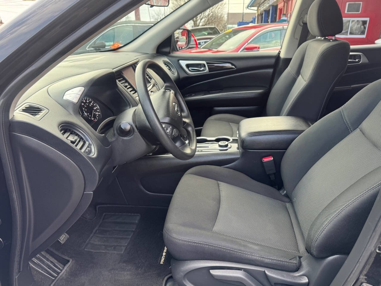 Used 2019 Nissan Pathfinder S image 14