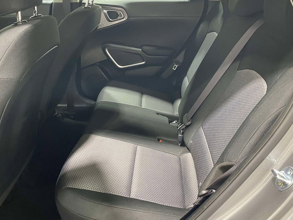 Used 2025 Kia Soul LX w/ LX Technology Package FWD image 12