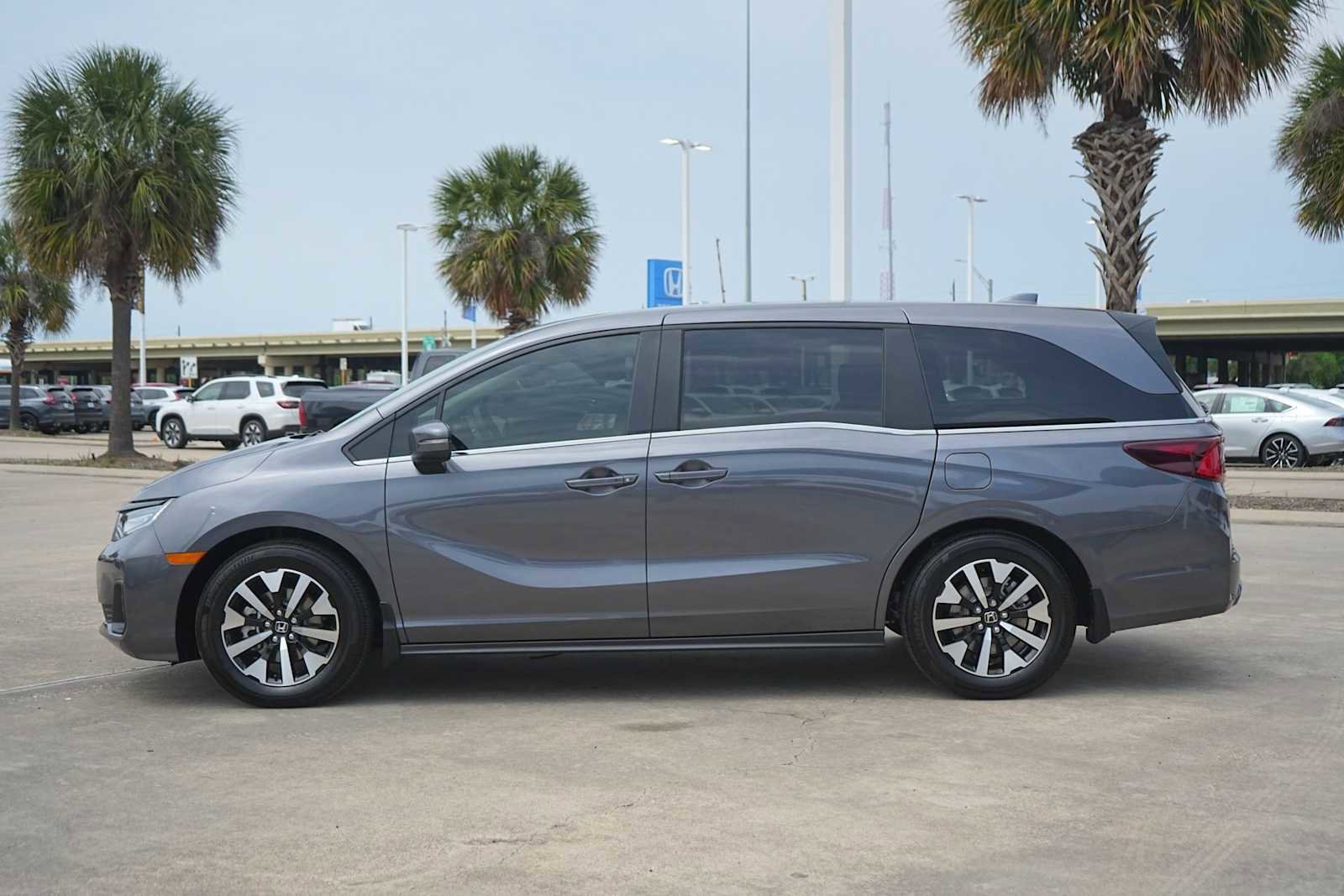 Used 2026 Honda Odyssey EX-L image 3