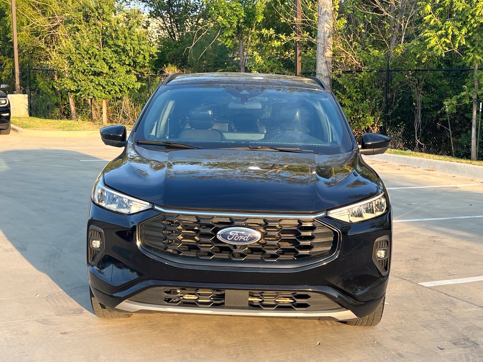 Used 2023 Ford Escape ST-Line Select w/ Tech Pack #2 AWD/4WD image 2