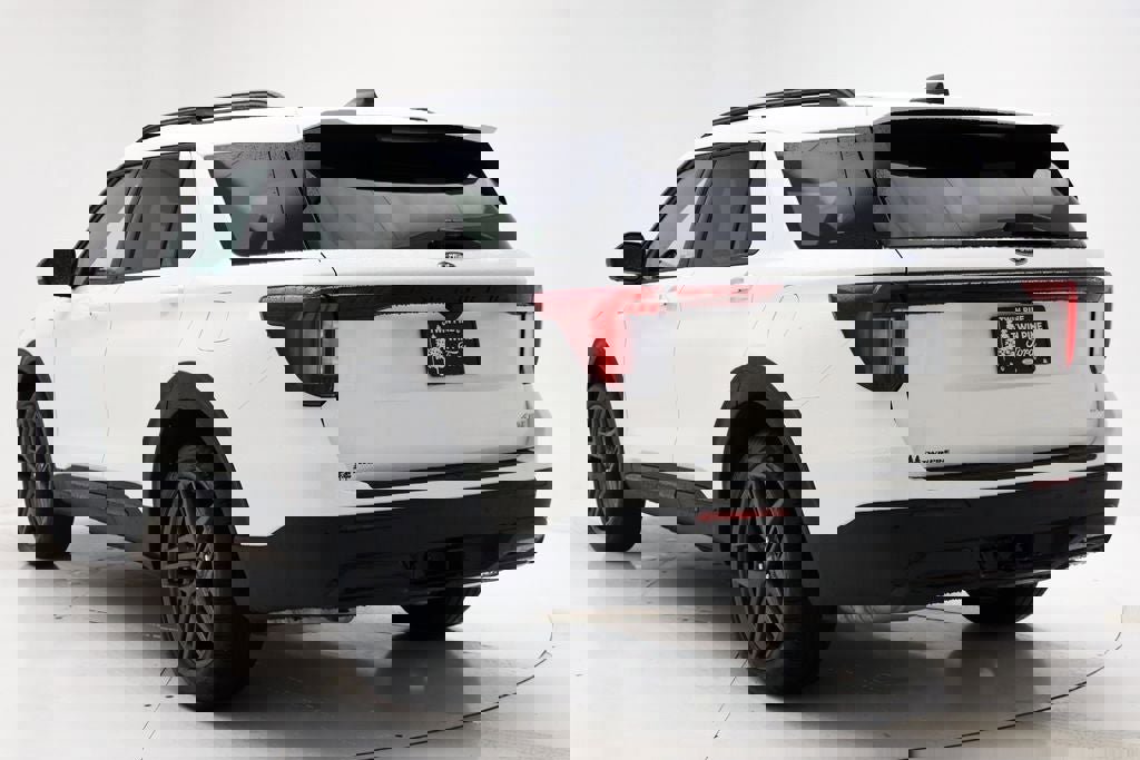 Used 2025 Ford Explorer ST-Line w/ ST-Line Street Pack AWD/4WD image 7