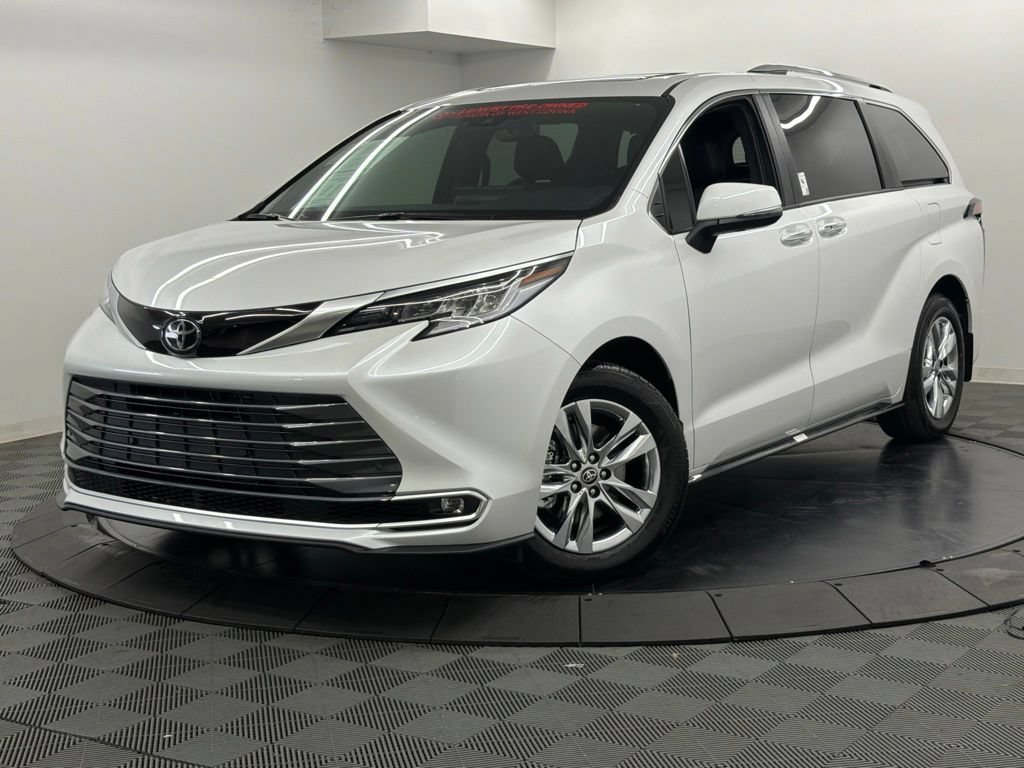 Used 2026 Toyota Sienna Limited FWD image 3