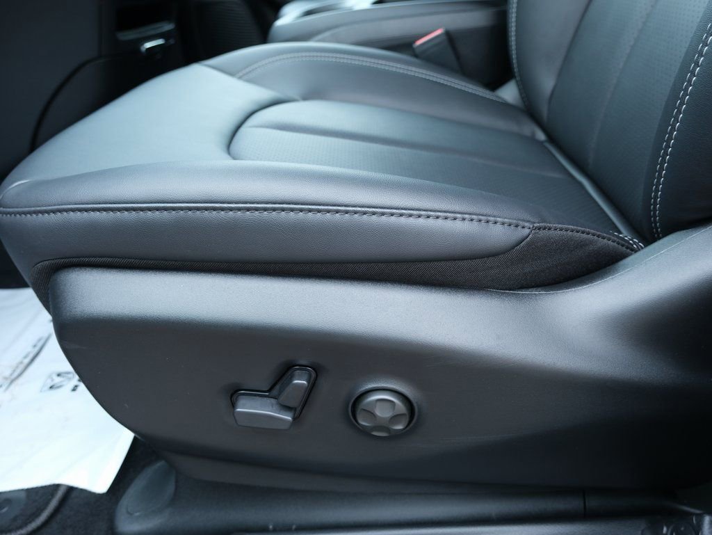 New 2026 Chrysler Voyager LX FWD image 24