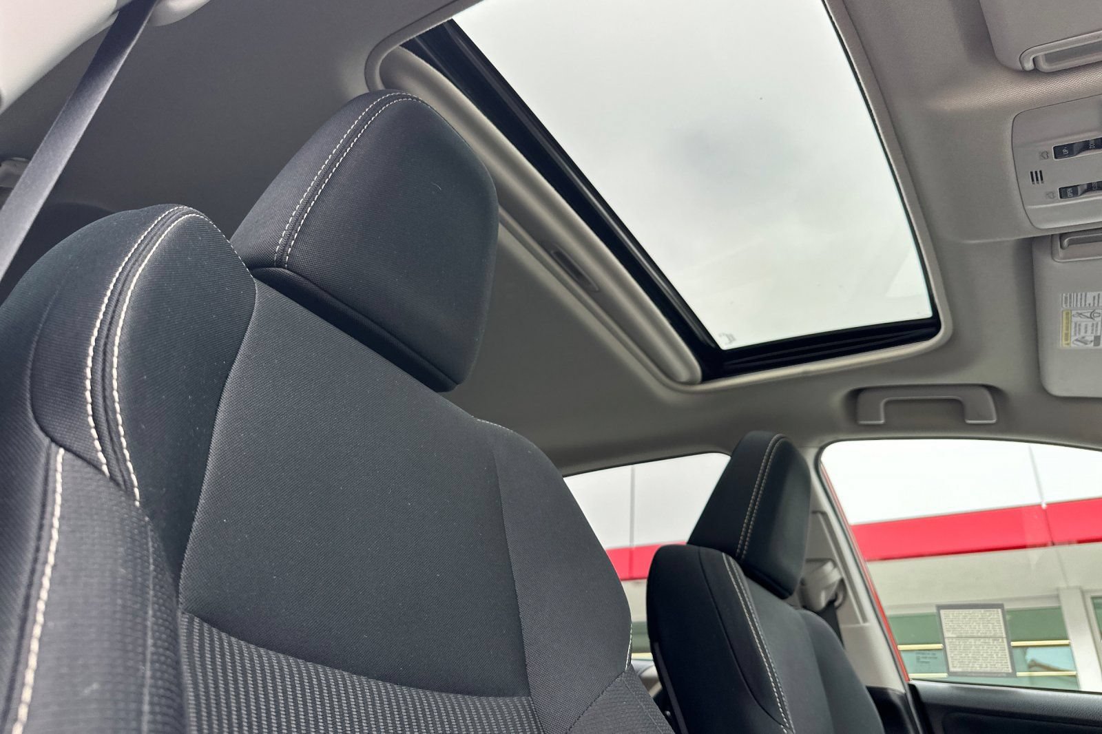 Used 2015 Toyota RAV4 XLE AWD/4WD image 18