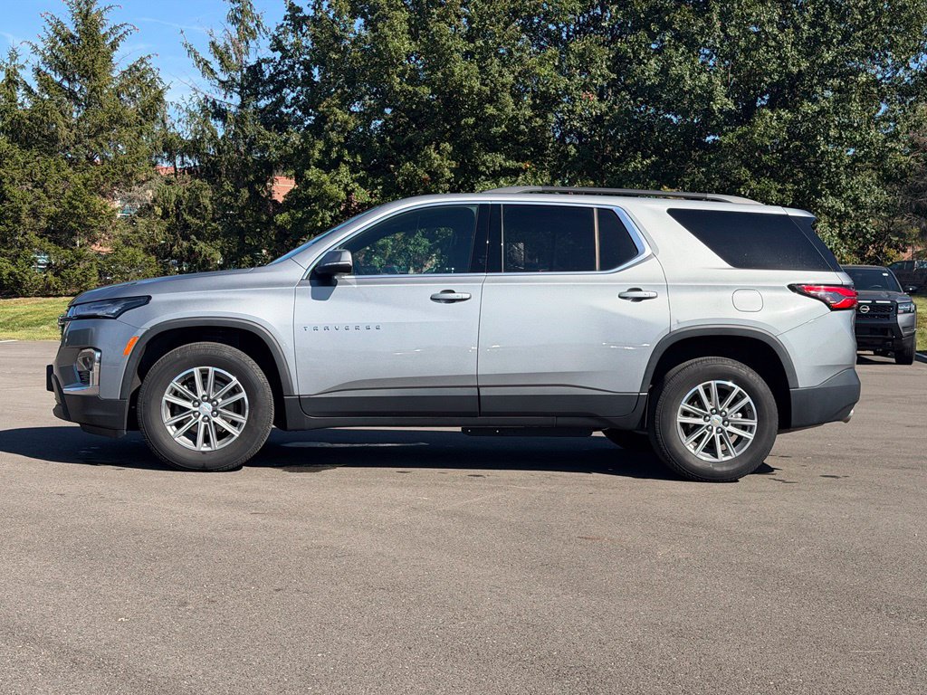 Used 2023 Chevrolet Traverse LT FWD image 3