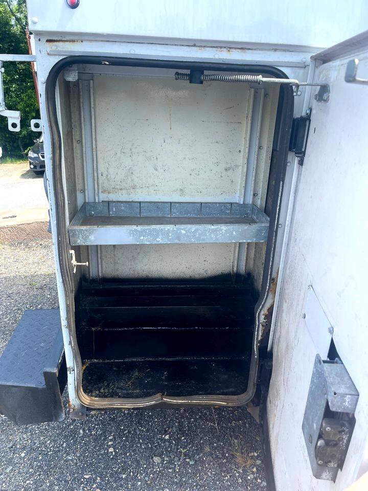 Used 2010 Ford E-350 and Econoline 350 Super Duty image 12