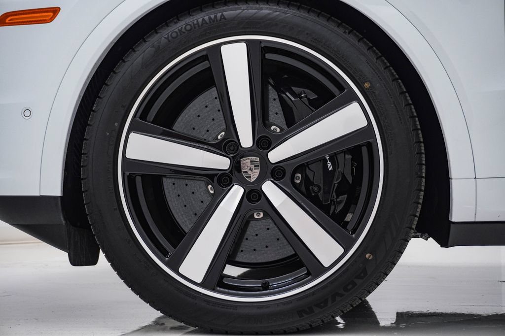 New 2026 Porsche Cayenne Turbo AWD/4WD image 13