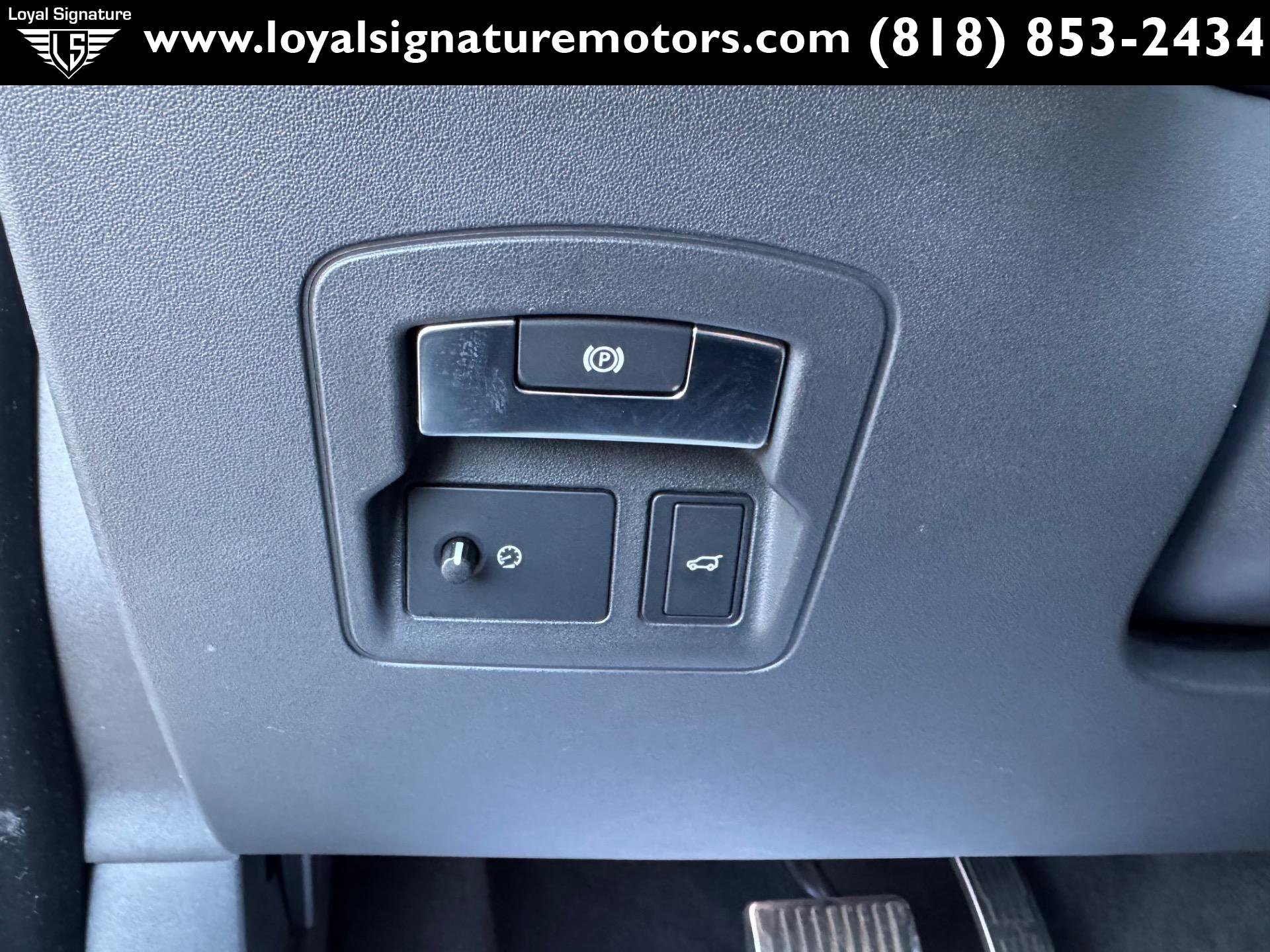 Used 2018 Land Rover Range Rover Velar R-Dynamic SE image 23